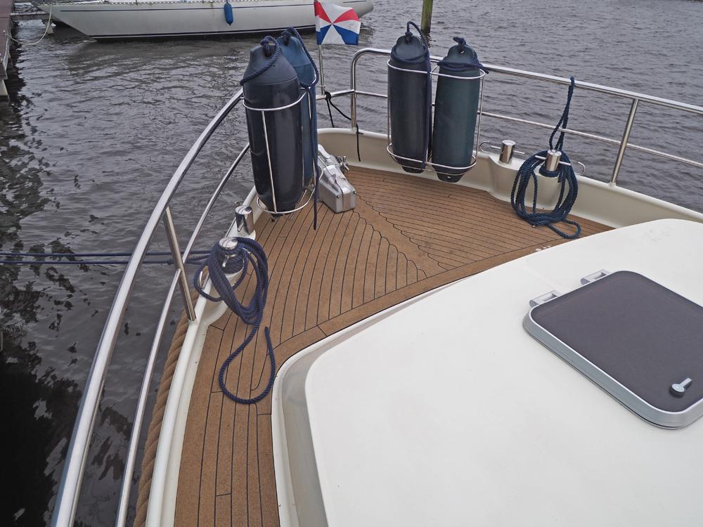  Deck equipment